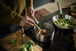 Fiskars Norden Steel Frying Pan, 28 Cm 13 Fiskars Norden Steel Frying Pan, 28 Cm -Chic Kitchen Supplies 1067638 Fiskars Norden Steel Sauce Pan 25L Action