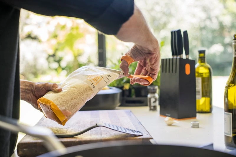 Fiskars Classic Kitchen Scissors 6 Fiskars Classic Kitchen Scissors - Image 4