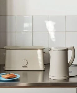 HAY Sowden Kettle, Grey -Chic Kitchen Supplies Sowden Toaster EU grey Sowden Kettle EU grey 1