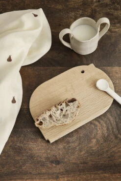 Ferm LIVING Aniboard, Bird, Oak -Chic Kitchen Supplies fermLIVING AW21 AniBoardBird MuslinSquaresSetOf3Pear image