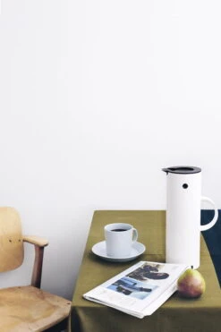 Stelton EM77 Vacuum Jug 1,0 L, White -Chic Kitchen Supplies stelton termos suvi kesalainen